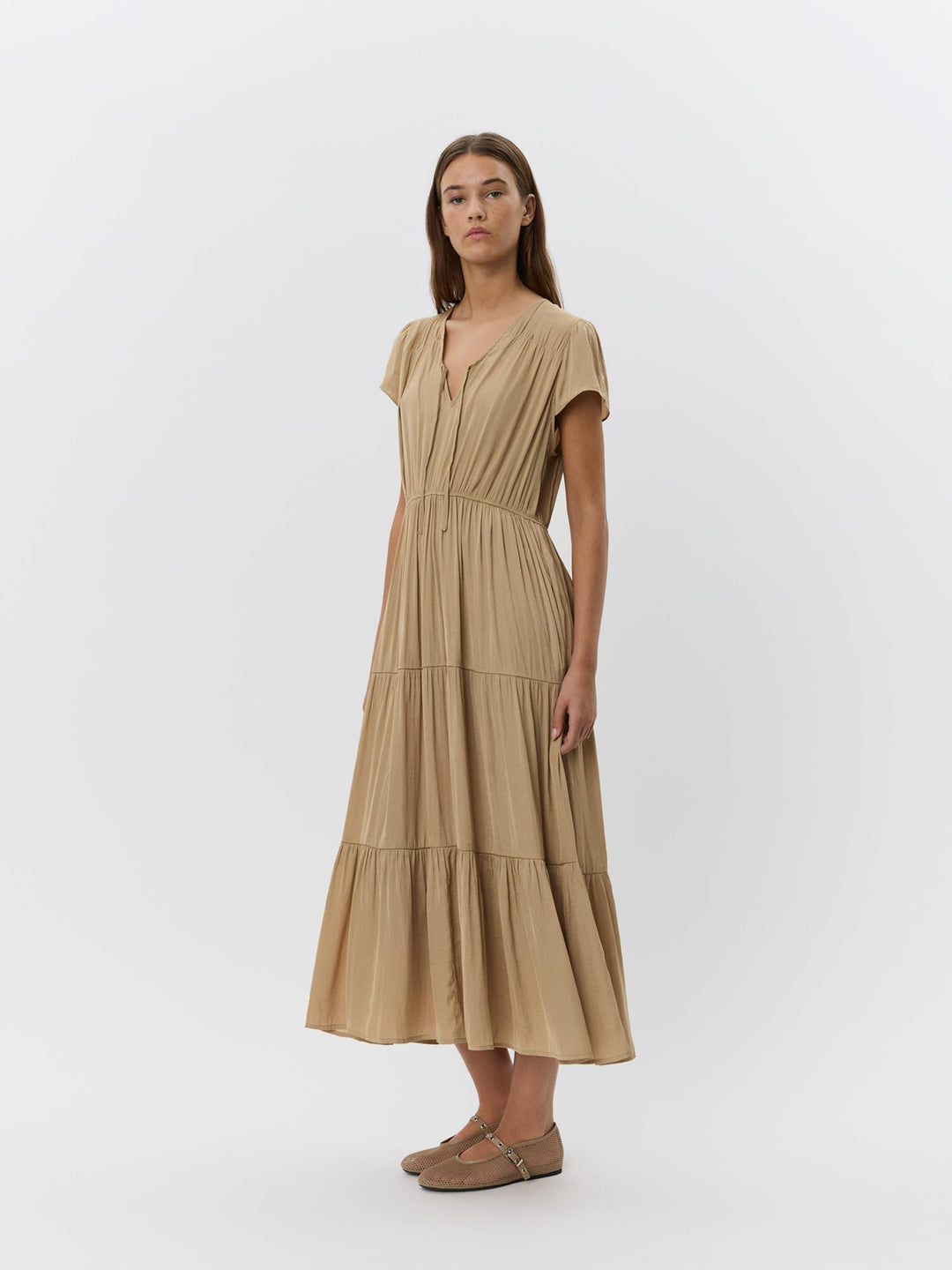 Robe longue fluide avec jupe étagée