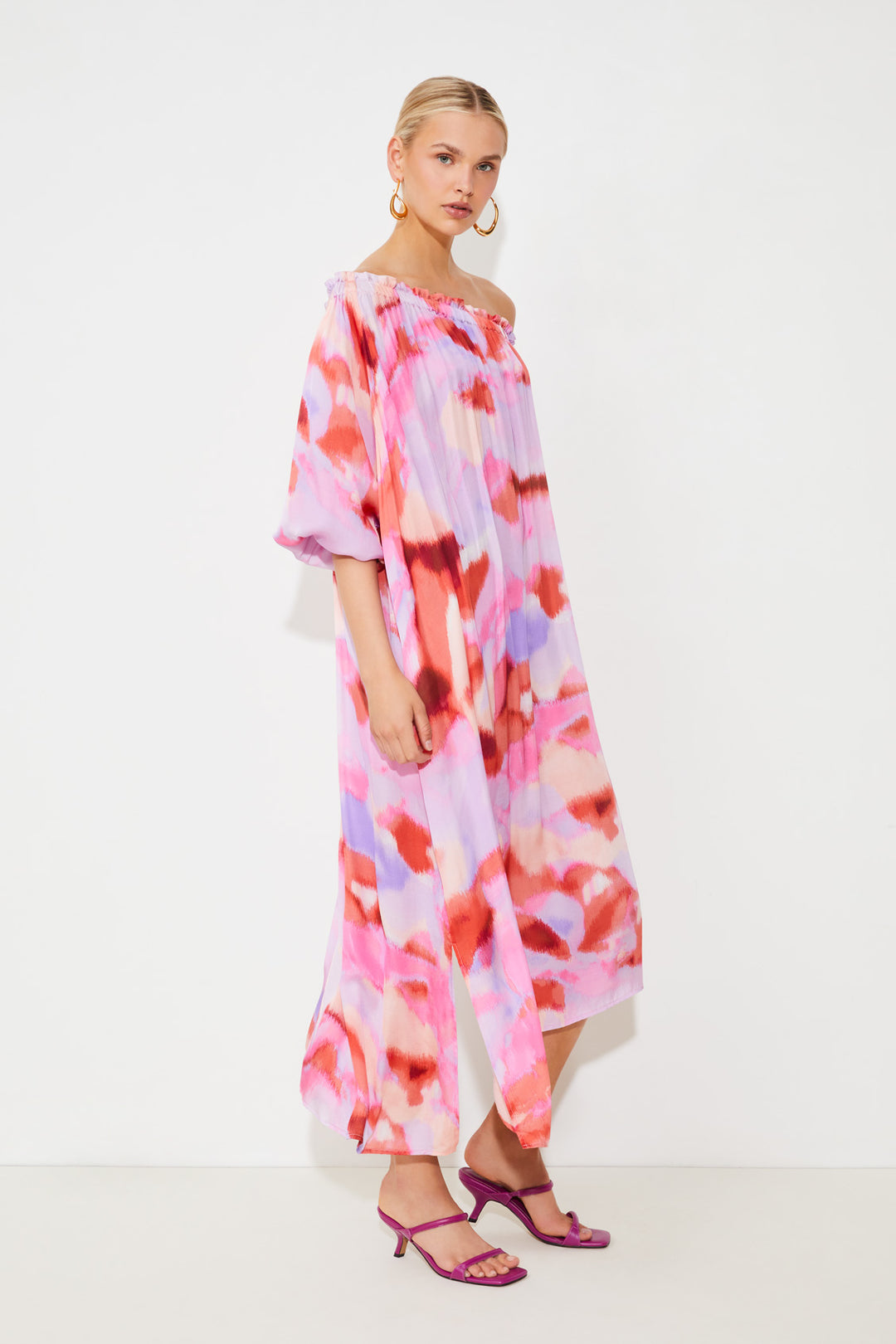 Robe midi avec imprimé abstrait et épaules dénudées Crina
