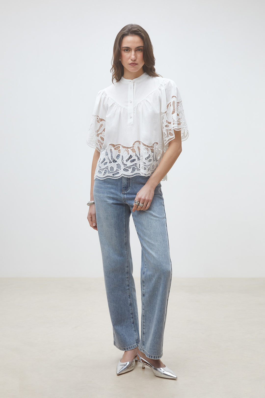 Blouse Linda à col mao et détails brodés