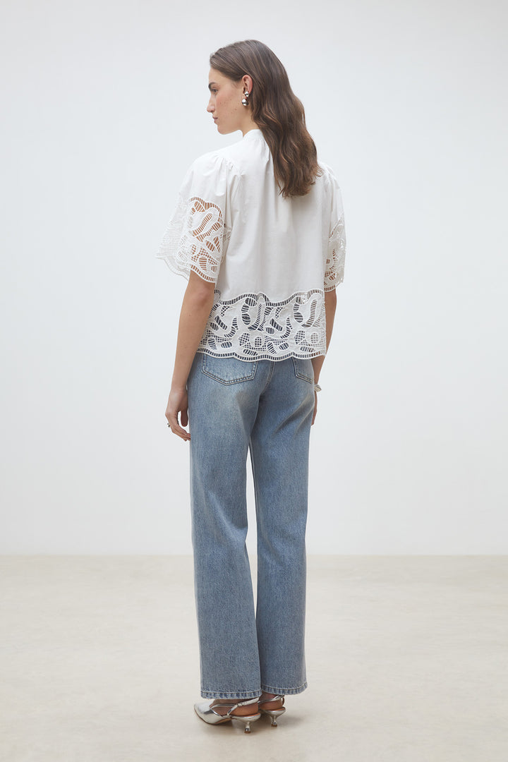 Blouse Linda à col mao et détails brodés