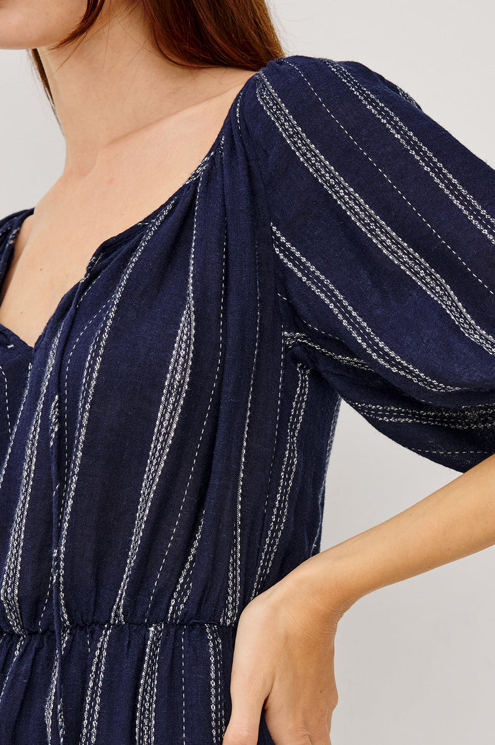 Robe courte à manches bouffantes Saba
