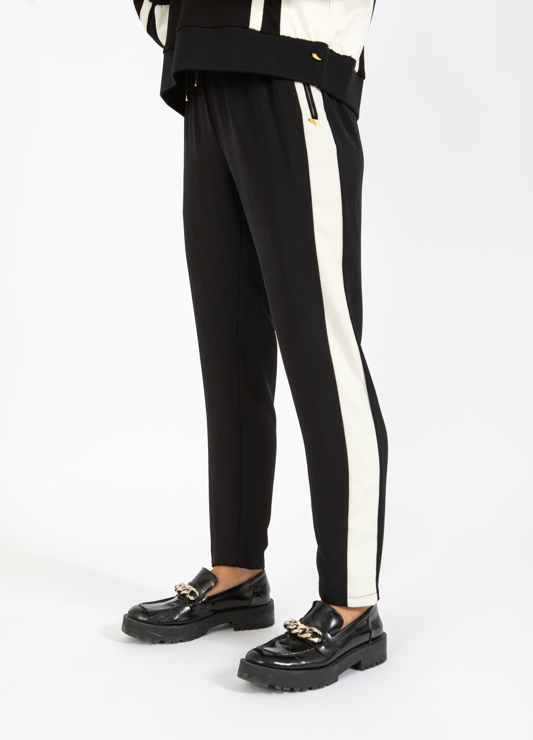Jogging style sportif avec bandes latérales