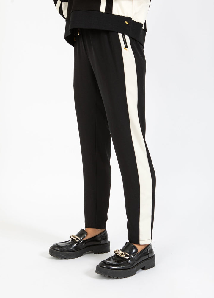 Jogging style sportif avec bandes latérales