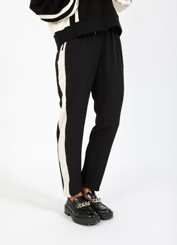 Jogging style sportif avec bandes latérales