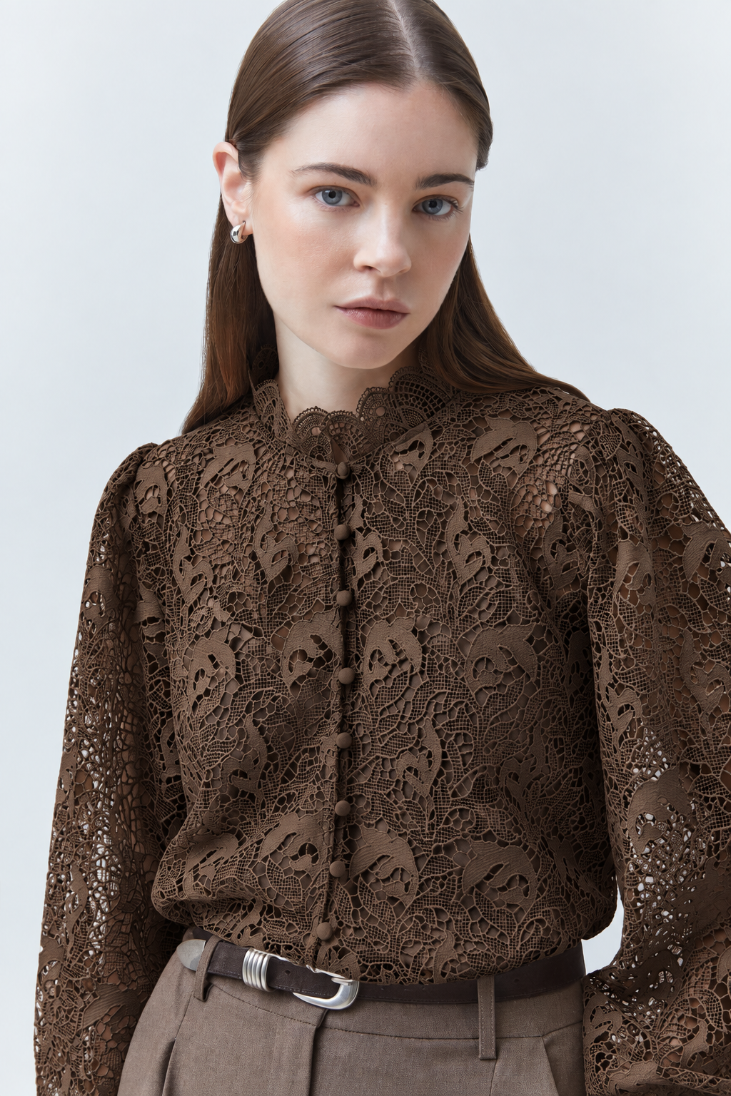 Blouse en dentelle à col montant Look