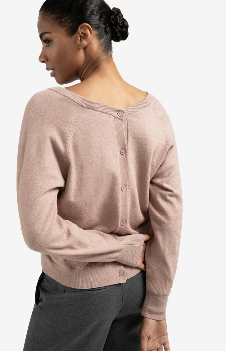 Pull avec boutons au dos et double col V