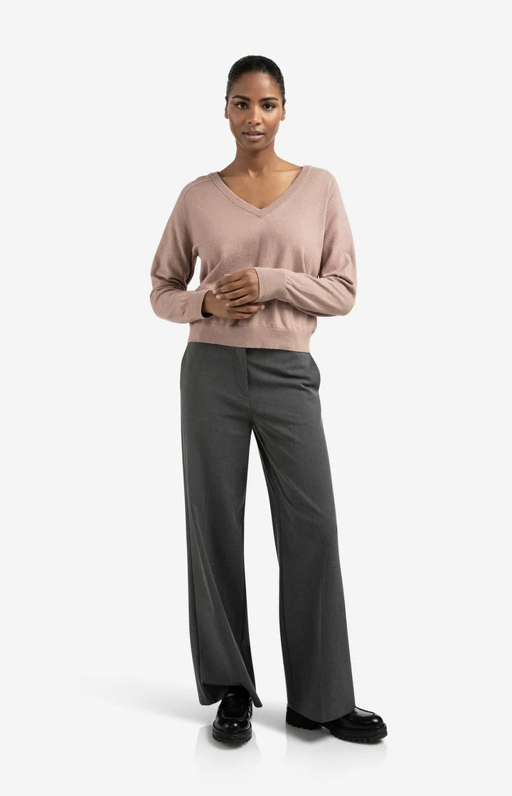 Pull avec boutons au dos et double col V