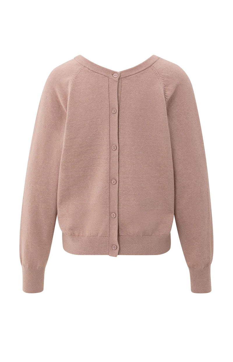 Pull avec boutons au dos et double col V