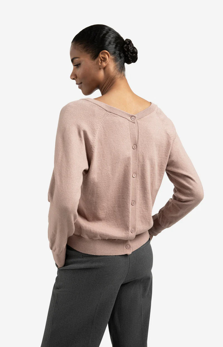 Pull avec boutons au dos et double col V