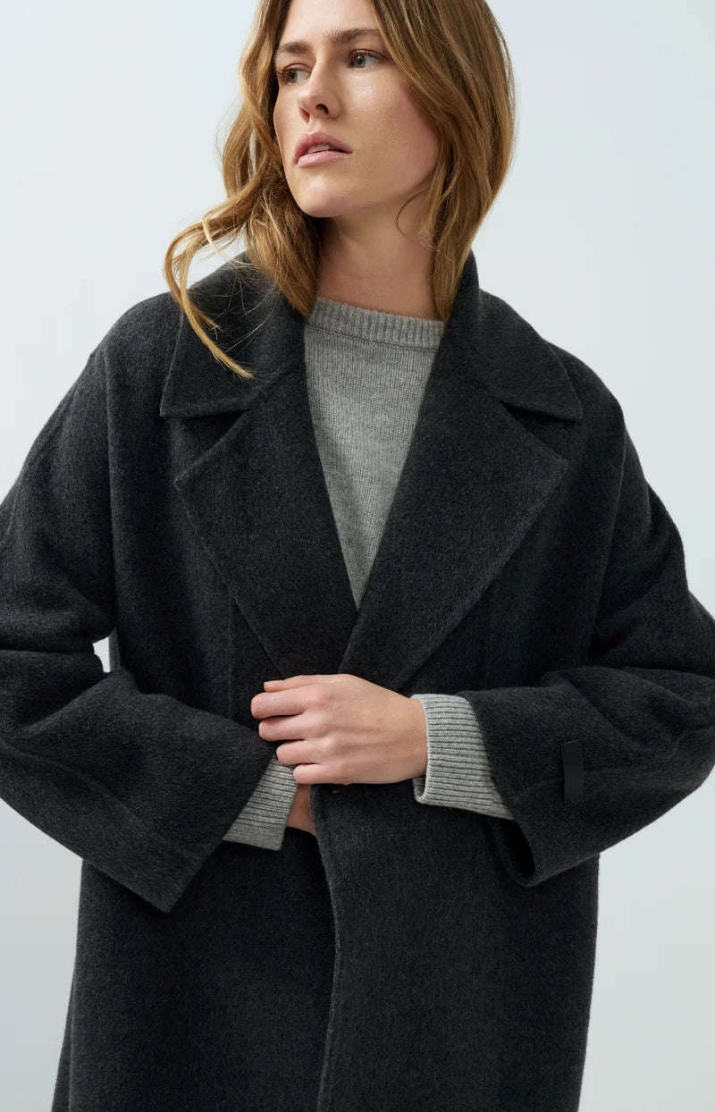 Manteau très long à coupe ample