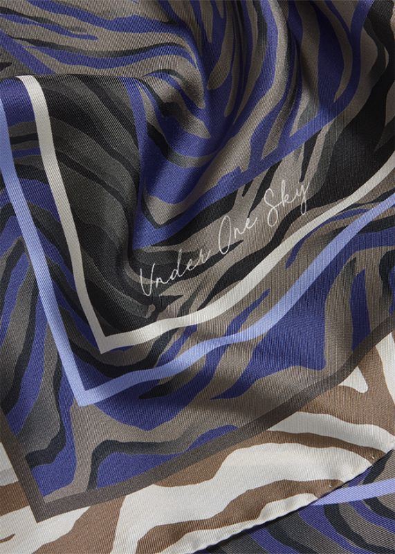 Foulard carré en soie à imprimé zébré