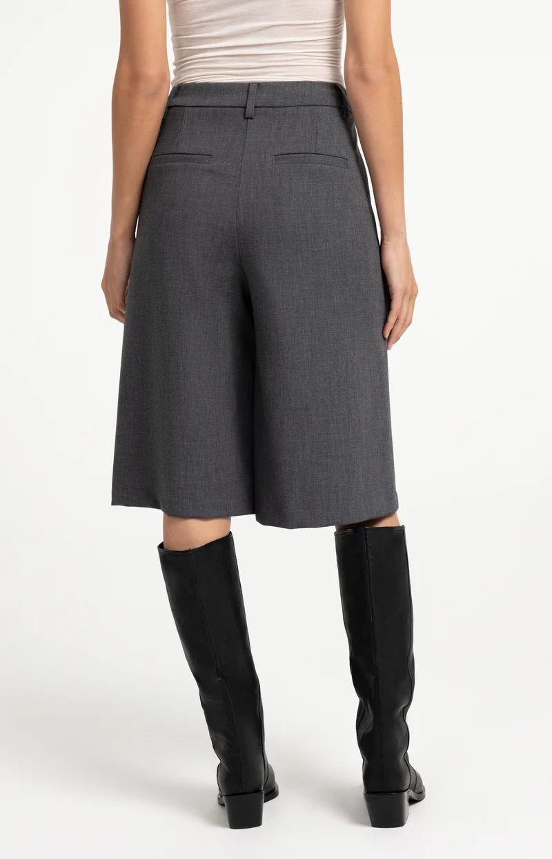 Bermuda long à jambes larges