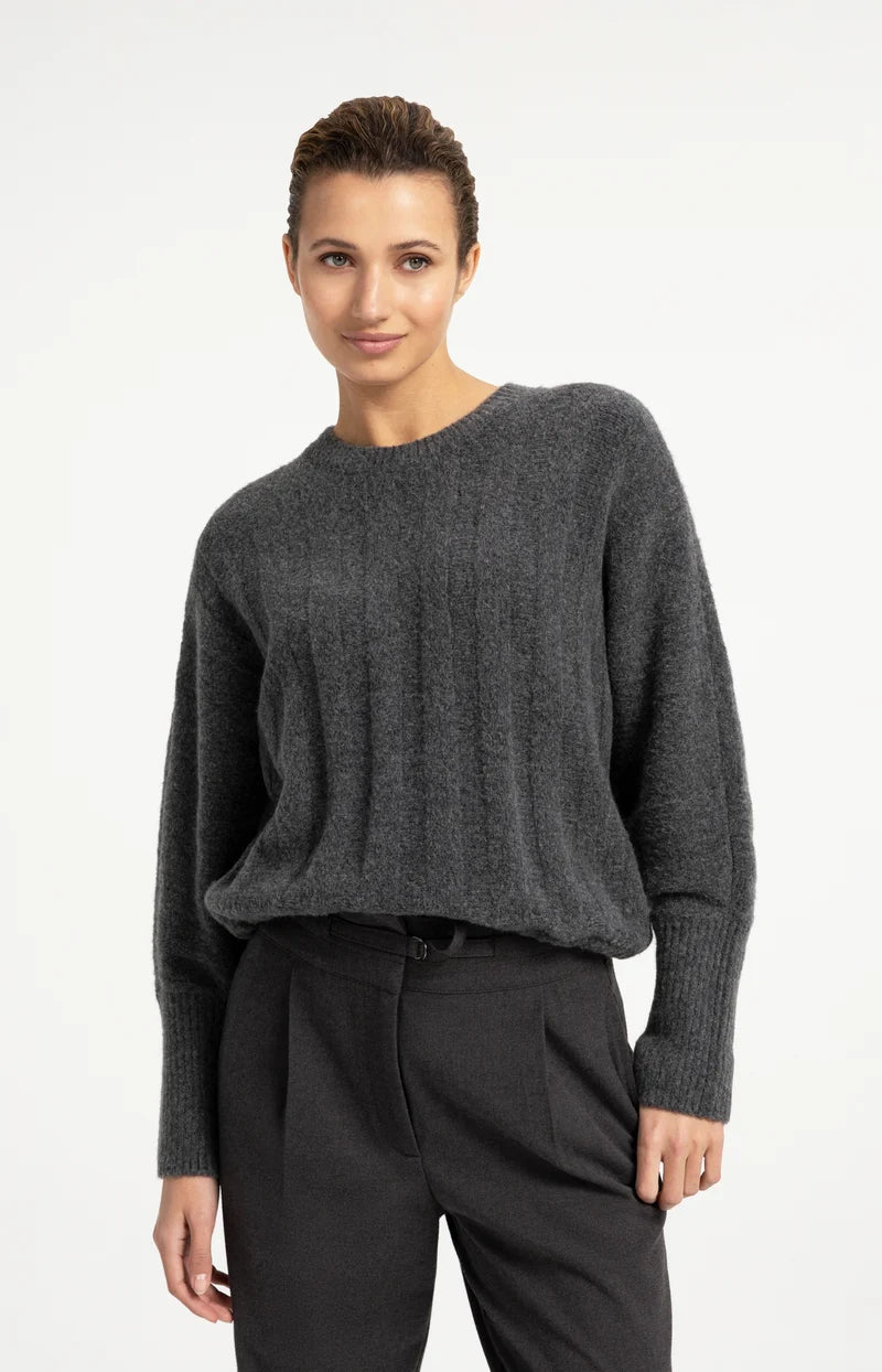Pull ample à ourlet ajustable