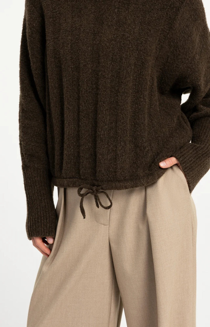 Pull ample à ourlet ajustable